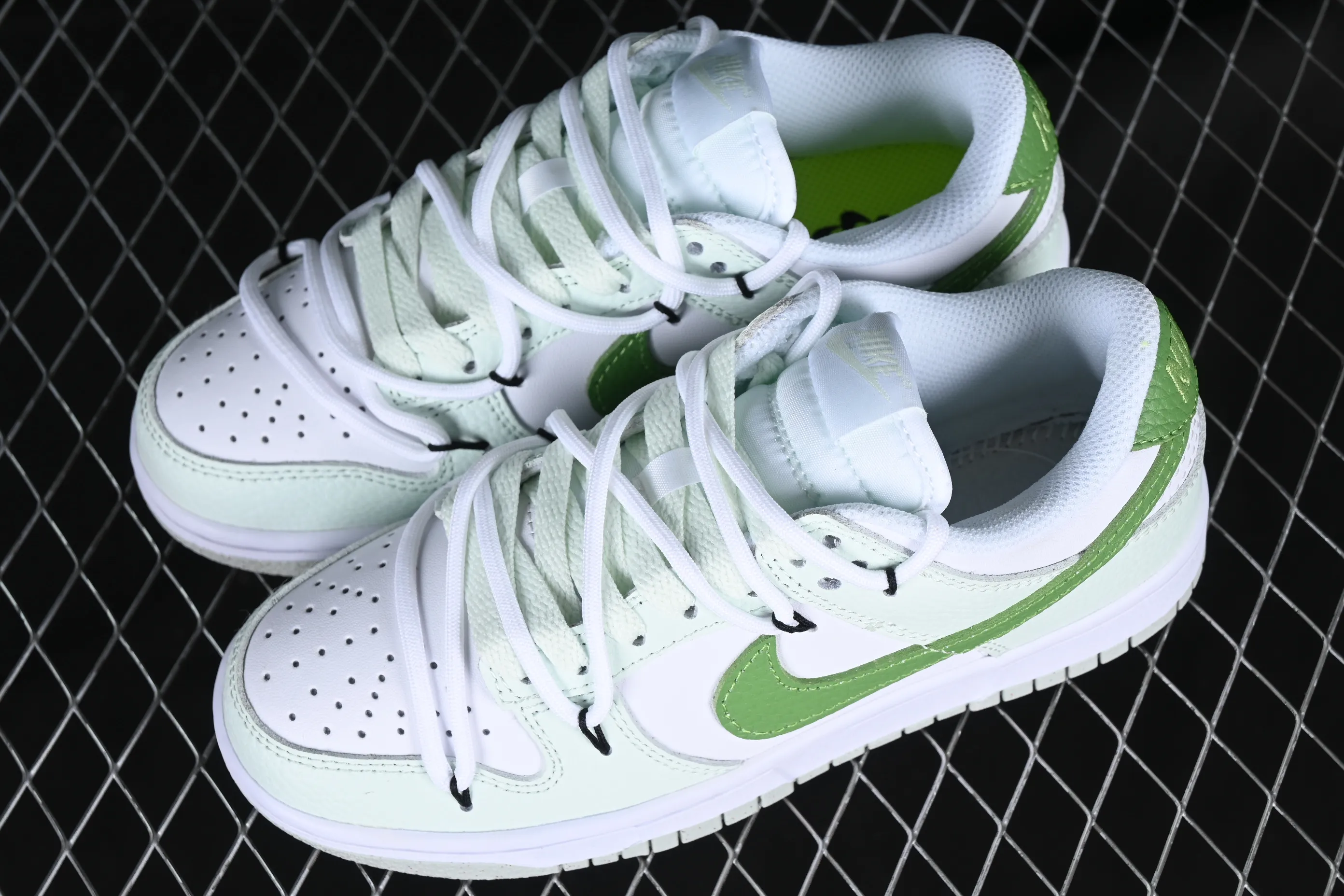 All categories Nk SB Dunk series Nk SB Dunk Low low-top sneakers Nk Dunk Low "Next Nature" refreshing green milk green SB strap low-top casual sneakers D1431-102